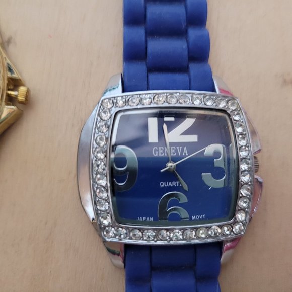 Watch Lot Broken For Parts Assorted Plastic Metal Pieces Missing Crafts As Is - Picture 8 of 11